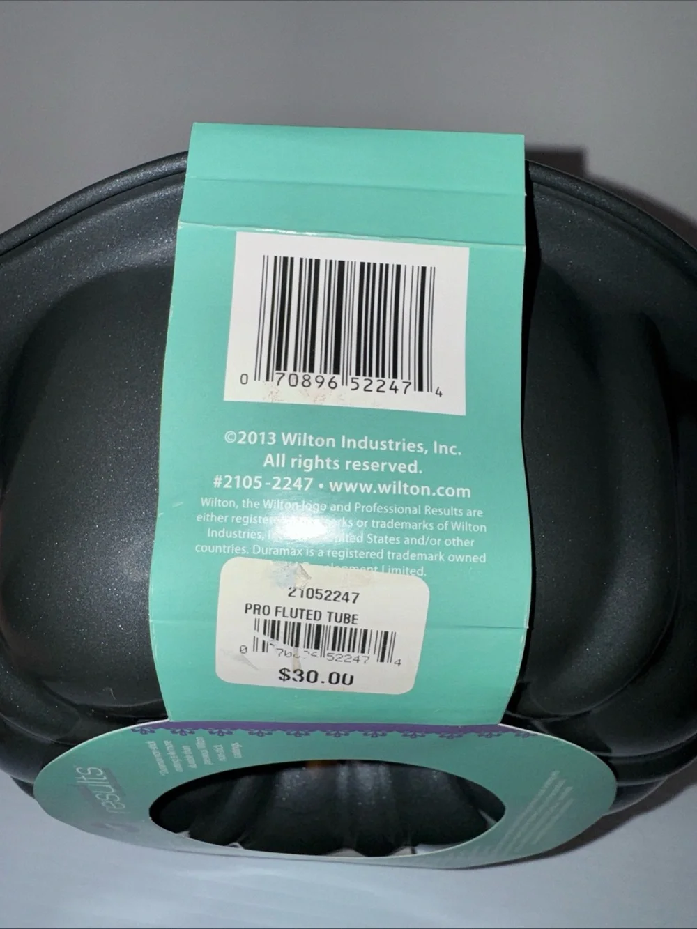 Wilton Professional Results Non Stick Heavy Fluted Tube Cake Pan 9.75